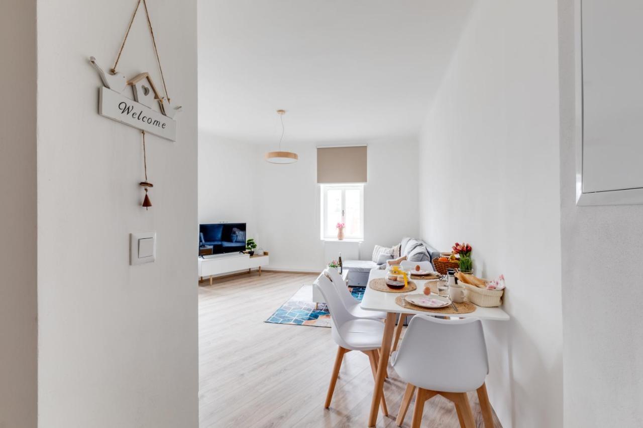 Modern, Bright And Spacious Apartment Praha Bagian luar foto