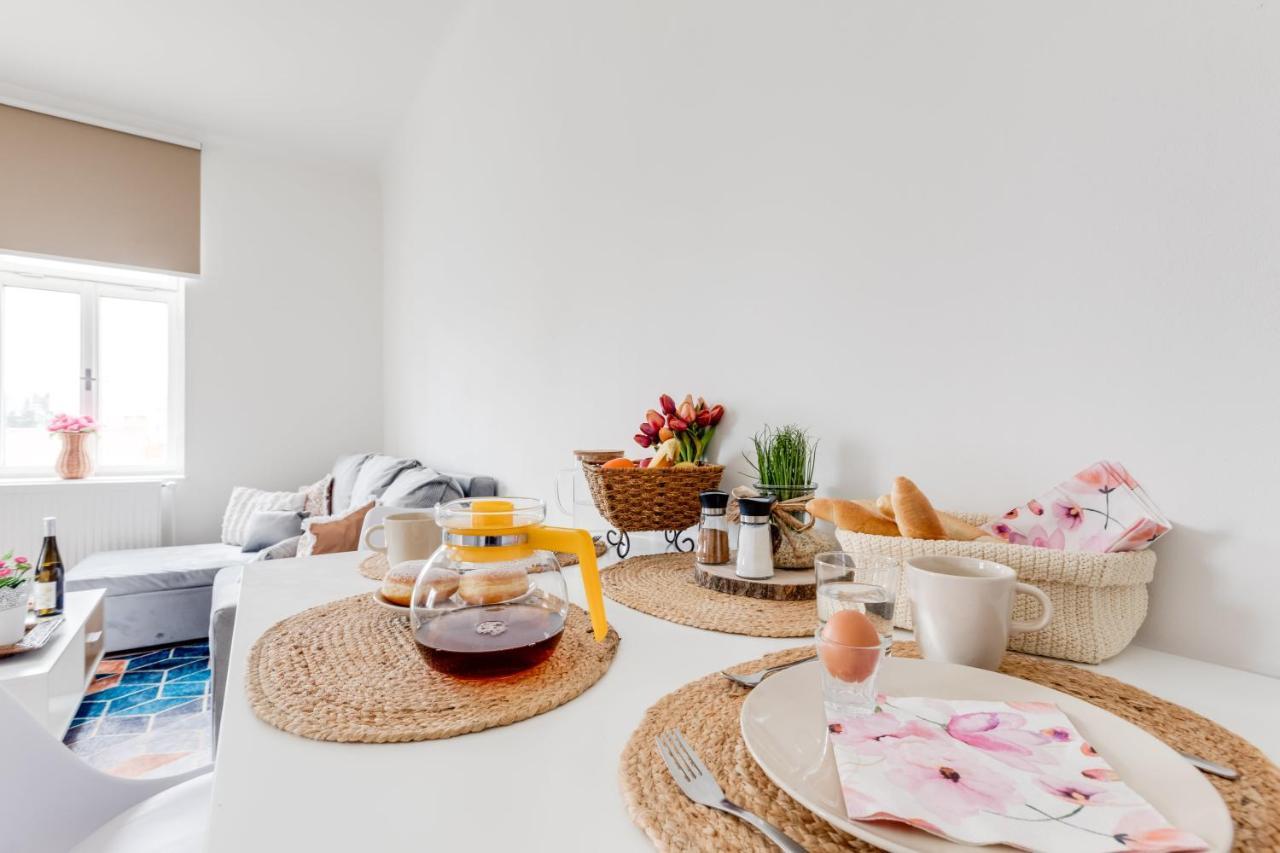 Modern, Bright And Spacious Apartment Praha Bagian luar foto