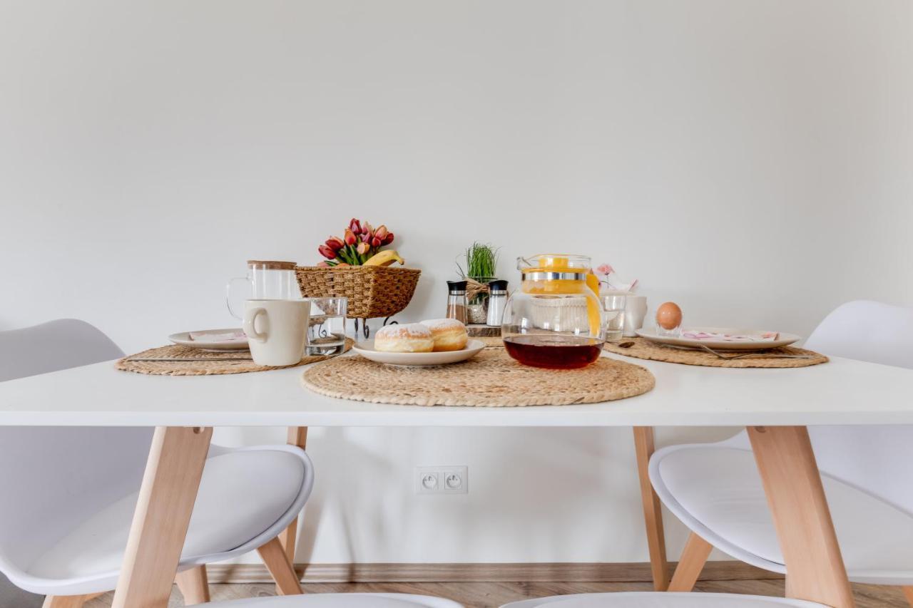 Modern, Bright And Spacious Apartment Praha Bagian luar foto