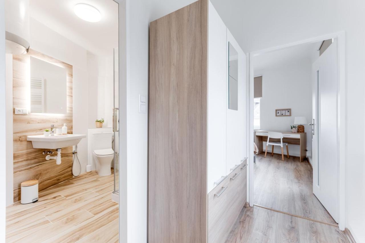 Modern, Bright And Spacious Apartment Praha Bagian luar foto