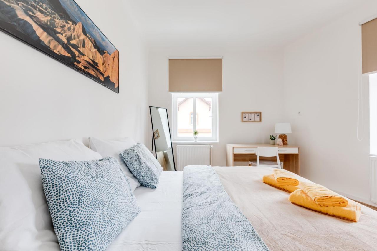 Modern, Bright And Spacious Apartment Praha Bagian luar foto