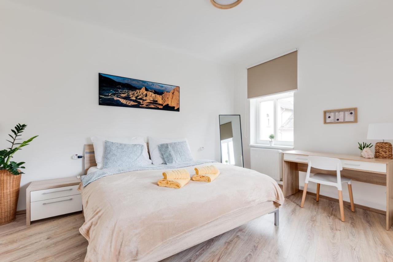 Modern, Bright And Spacious Apartment Praha Bagian luar foto